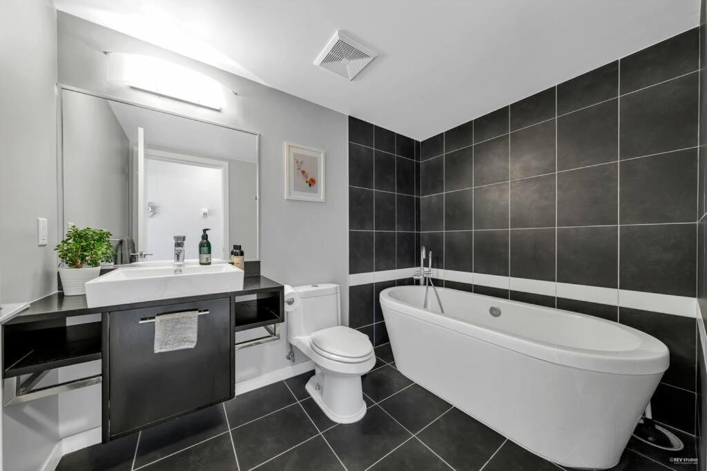 Spacious Dt 2-Bdr High-Rise With View, Pool, Gym Vancouver Exterior foto