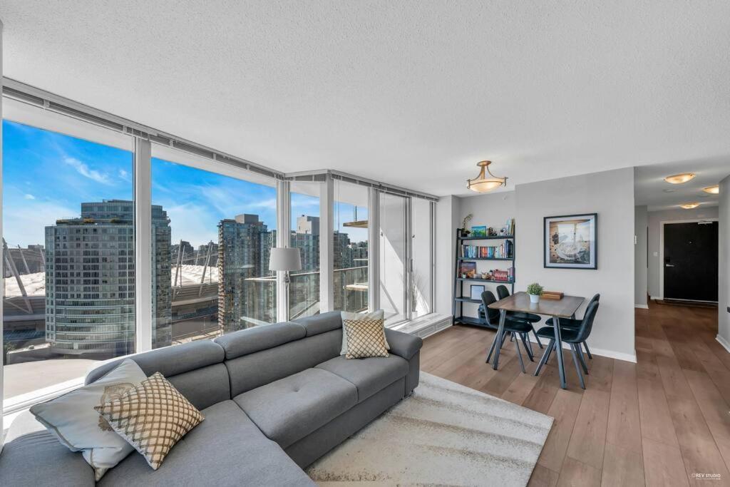 Spacious Dt 2-Bdr High-Rise With View, Pool, Gym Vancouver Exterior foto