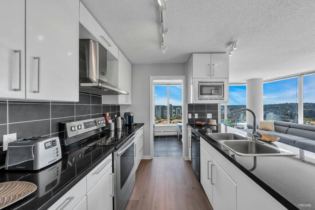 Spacious Dt 2-Bdr High-Rise With View, Pool, Gym Vancouver Exterior foto